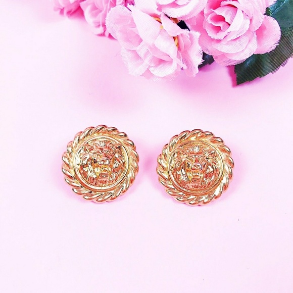 Jewelry - Vintage Gold Colored Round Lion Earrings